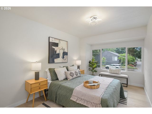6865 Ne CLAREMONT Ave, Portland, OR 97211