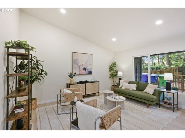 6865 Ne CLAREMONT Ave, Portland, OR 97211