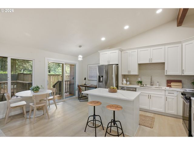 6865 Ne CLAREMONT Ave, Portland, OR 97211