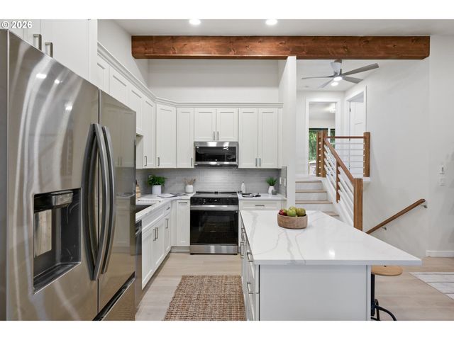6865 Ne CLAREMONT Ave, Portland, OR 97211