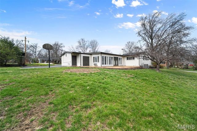 500 Beaucaire Drive, Warson Woods, MO 63122