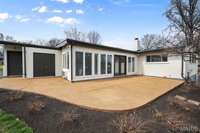 500 Beaucaire Drive, Warson Woods, MO 63122