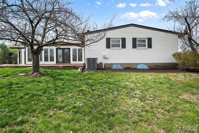 500 Beaucaire Drive, Warson Woods, MO 63122