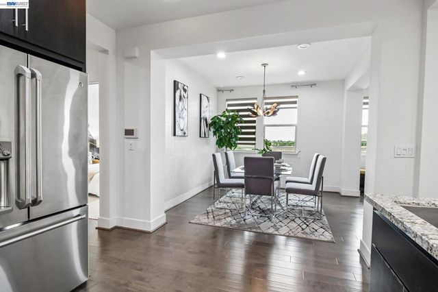 601 Sandalwood Dr 2, Livermore, CA 94551