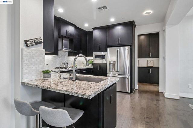 601 Sandalwood Dr 2, Livermore, CA 94551