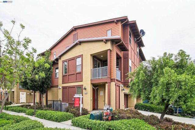 601 Sandalwood Dr 2, Livermore, CA 94551