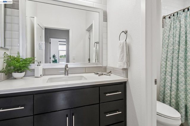 601 Sandalwood Dr 2, Livermore, CA 94551
