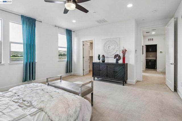 601 Sandalwood Dr 2, Livermore, CA 94551