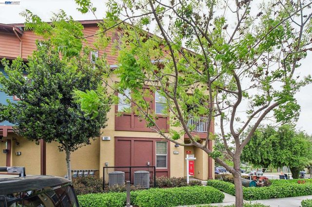 601 Sandalwood Dr 2, Livermore, CA 94551