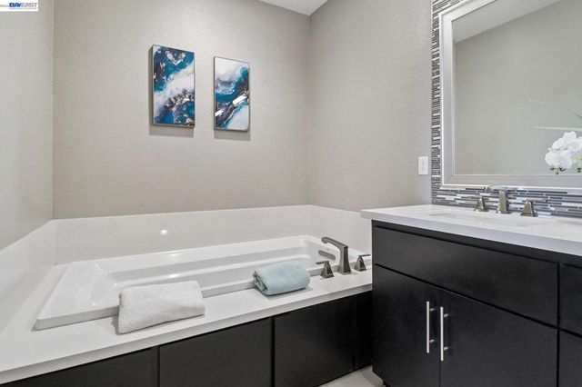 601 Sandalwood Dr 2, Livermore, CA 94551