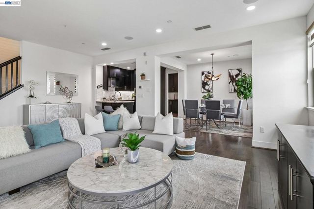 601 Sandalwood Dr 2, Livermore, CA 94551