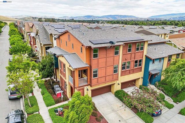 601 Sandalwood Dr 2, Livermore, CA 94551