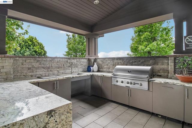 601 Sandalwood Dr 2, Livermore, CA 94551
