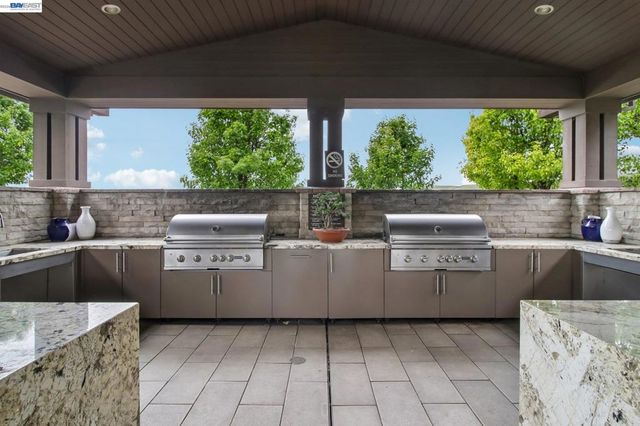 601 Sandalwood Dr 2, Livermore, CA 94551