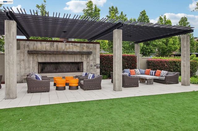 601 Sandalwood Dr 2, Livermore, CA 94551