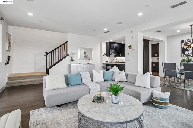 601 Sandalwood Dr 2, Livermore, CA 94551