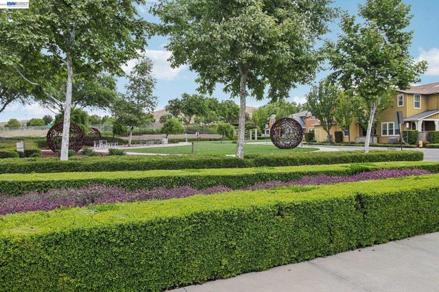 601 Sandalwood Dr 2, Livermore, CA 94551