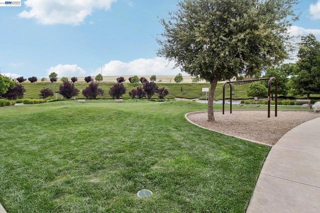 601 Sandalwood Dr 2, Livermore, CA 94551