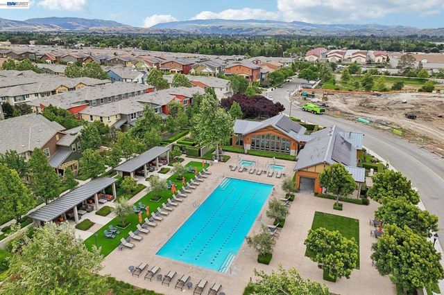 601 Sandalwood Dr 2, Livermore, CA 94551