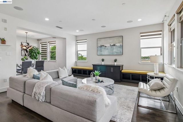 601 Sandalwood Dr 2, Livermore, CA 94551