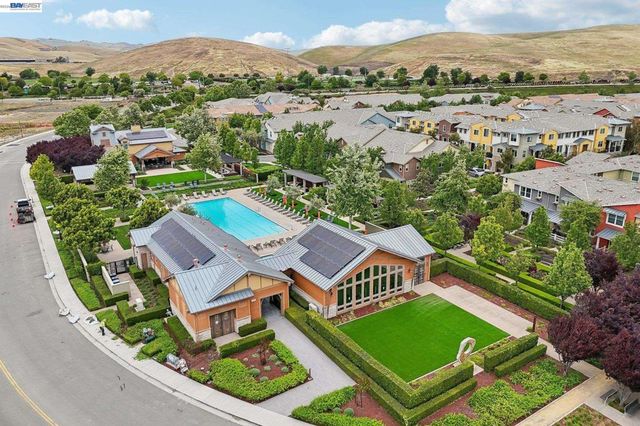 601 Sandalwood Dr 2, Livermore, CA 94551