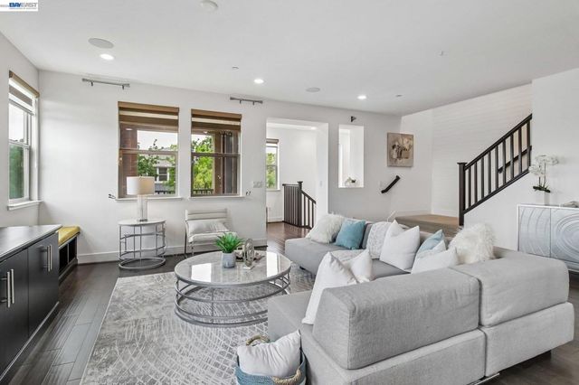 601 Sandalwood Dr 2, Livermore, CA 94551