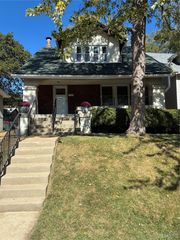 7217 Zephyr Place, Maplewood, MO 63143