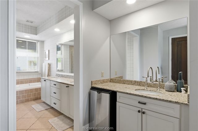 3247 Founders Drive B, Bryan, TX 77807