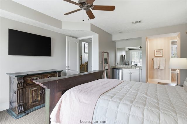 3247 Founders Drive B, Bryan, TX 77807