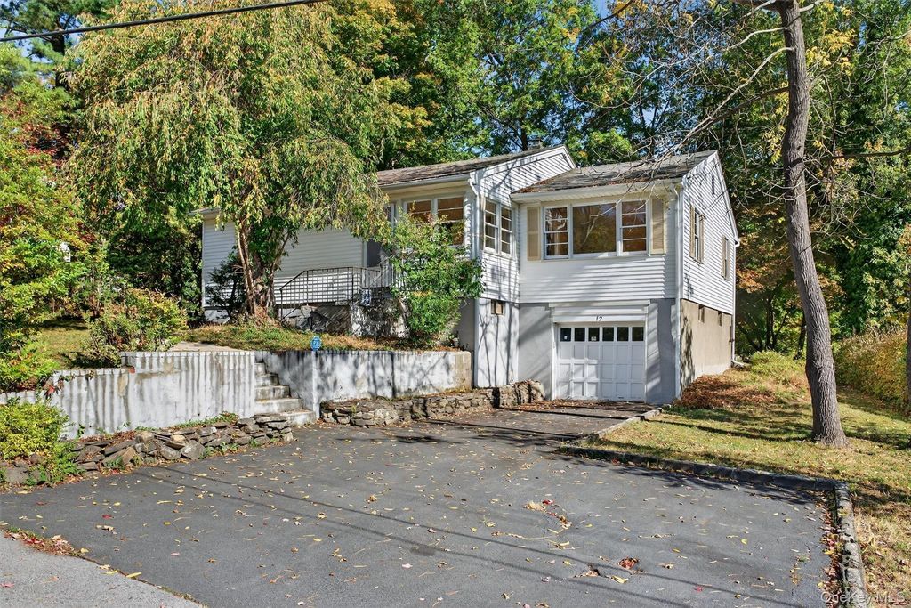 12 Mid Oaks Drive, Monroe, NY 10950