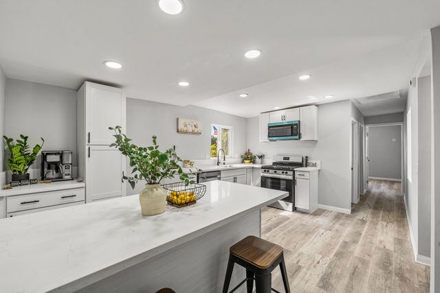 5320 W Avenue L4, Quartz Hill, CA 93536