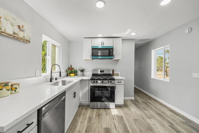 5320 W Avenue L4, Quartz Hill, CA 93536