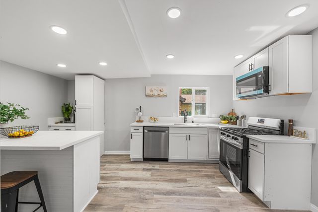 5320 W Avenue L4, Quartz Hill, CA 93536