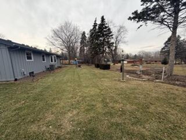 5240 Linden CIRCLE, Racine, WI 53406