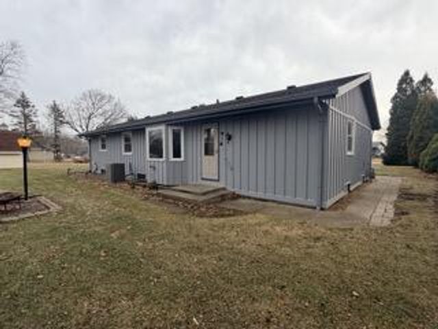 5240 Linden CIRCLE, Racine, WI 53406