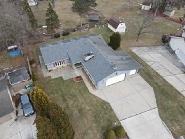 5240 Linden CIRCLE, Racine, WI 53406