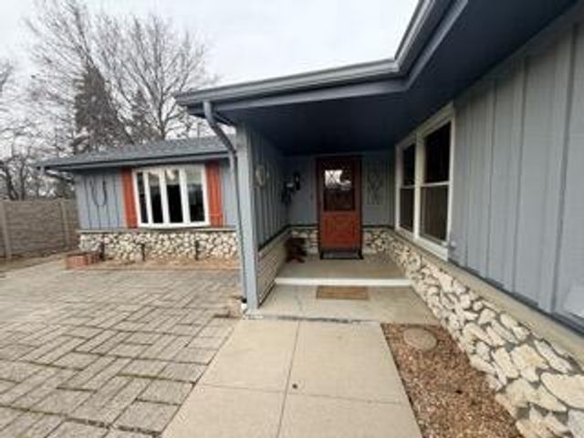 5240 Linden CIRCLE, Racine, WI 53406