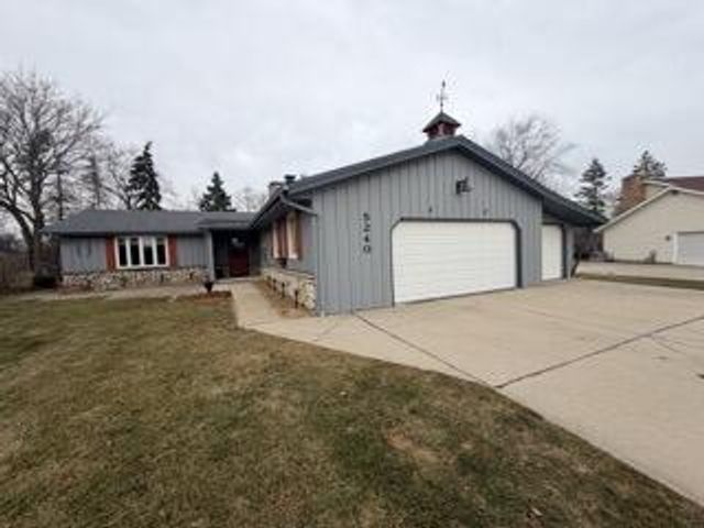 5240 Linden CIRCLE, Racine, WI 53406