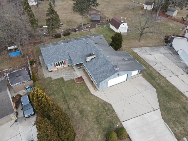 5240 Linden CIRCLE, Racine, WI 53406