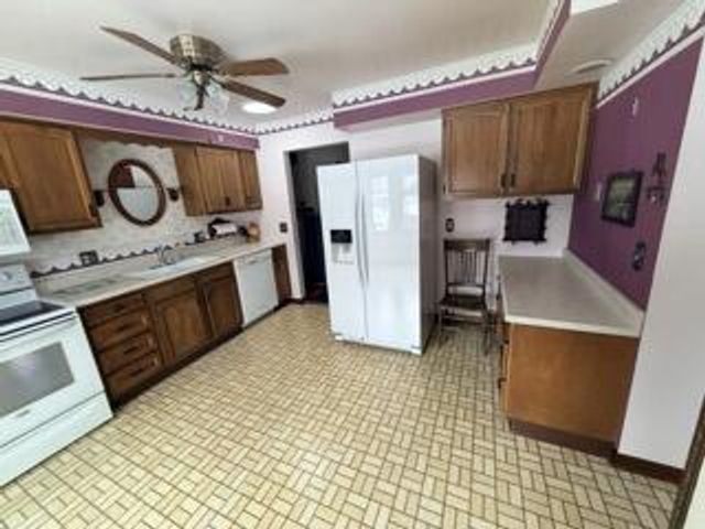 5240 Linden CIRCLE, Racine, WI 53406