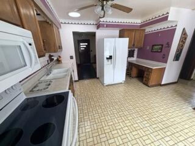 5240 Linden CIRCLE, Racine, WI 53406