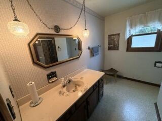 5240 Linden CIRCLE, Racine, WI 53406