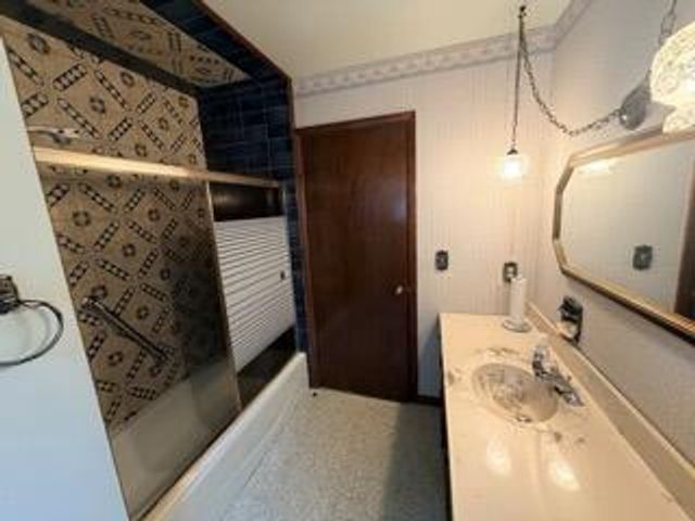 5240 Linden CIRCLE, Racine, WI 53406