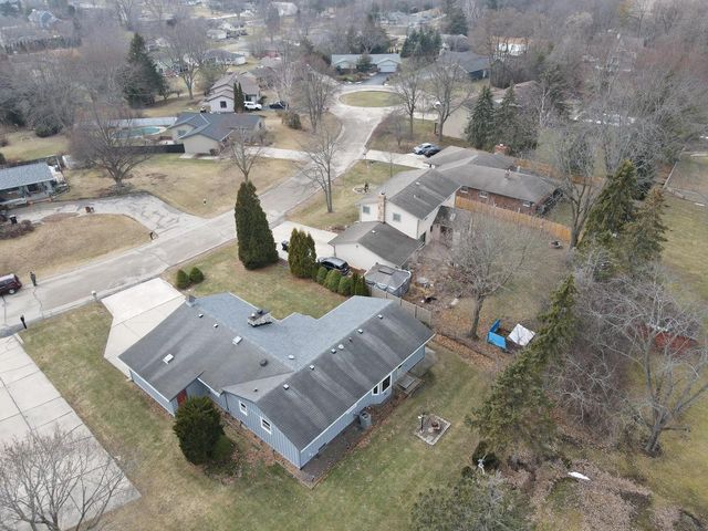 5240 Linden CIRCLE, Racine, WI 53406