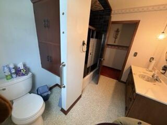 5240 Linden CIRCLE, Racine, WI 53406