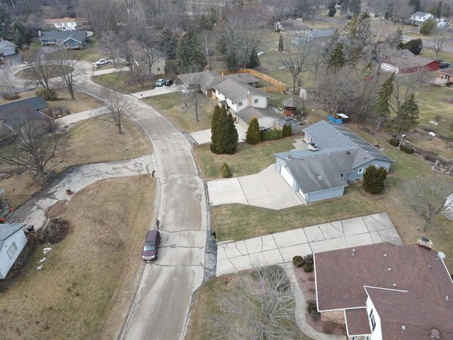 5240 Linden CIRCLE, Racine, WI 53406