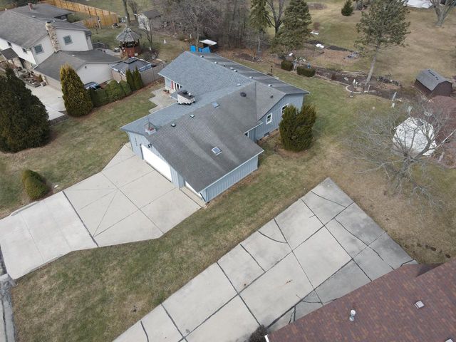 5240 Linden CIRCLE, Racine, WI 53406