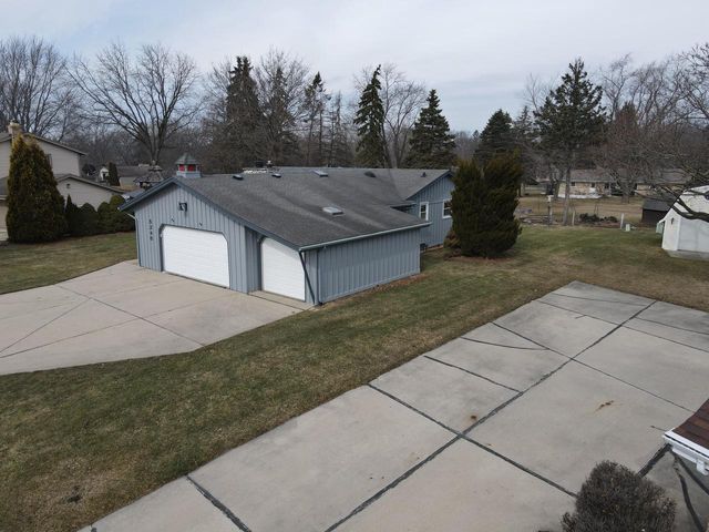 5240 Linden CIRCLE, Racine, WI 53406