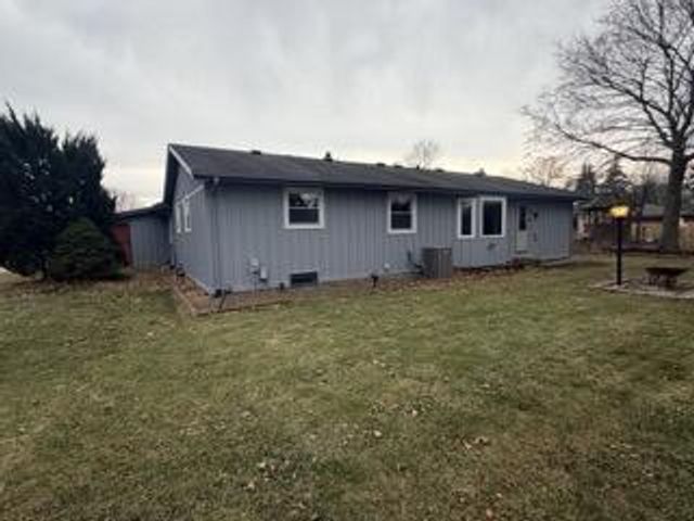 5240 Linden CIRCLE, Racine, WI 53406