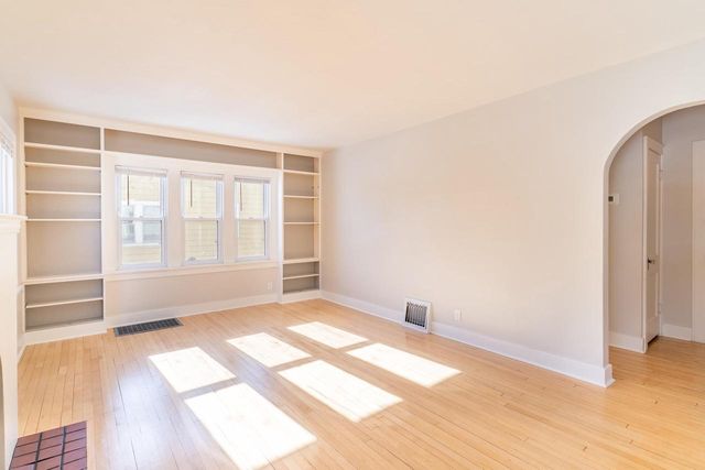 1226 S CLAY STREET, Green Bay, WI 54301